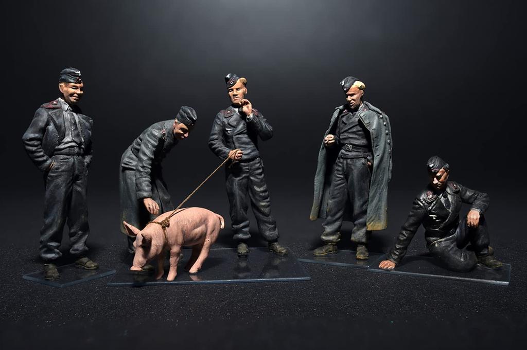 MiniArt Scale German Resting Tank Crew Figures Figures 1 Plastic Model Kit MA35198 1/35 (5 & Pig)