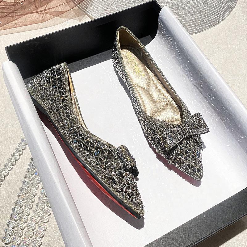 

Французские туфли-лодочки с острым носком женские 2025 новые с мелким вырезом стразами на плоской подошве с мягкой подошвой на четыре сезона бабочка цветок женские туфли темперамент лодочки 41 серебряный