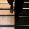 Zoubatt Klebeband für Herbst 5cm Breit x Einfach zu Mineral Sicherheit Unfall Innen- und Außenbereich mit Fluoreszierend Rutschfest Treppen, Rutschfest, Prävention, 10m,