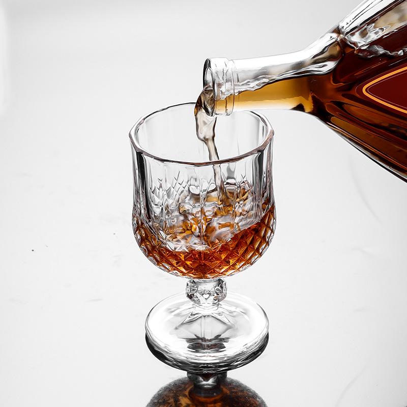 Exquisite Vintage Engraved Glass Liqueur Wine Glass - High-Stemmed, One-Shot, High-Value Mini Glass