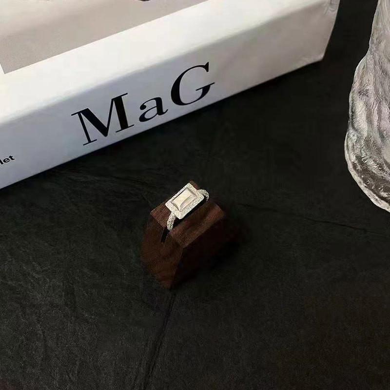 

Современное корейское серебряное кольцо 925 пробы с захватывающим геометрическим дизайном и привлекательной фольгированной текстурой