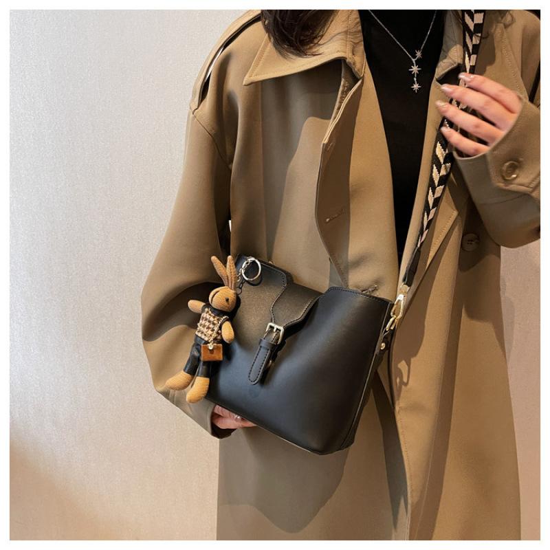Tooxika Popular Small Bag For Women, New Style, Fashionable Wide-band Messenger Bag, Popular Niche Design Bucket Bag