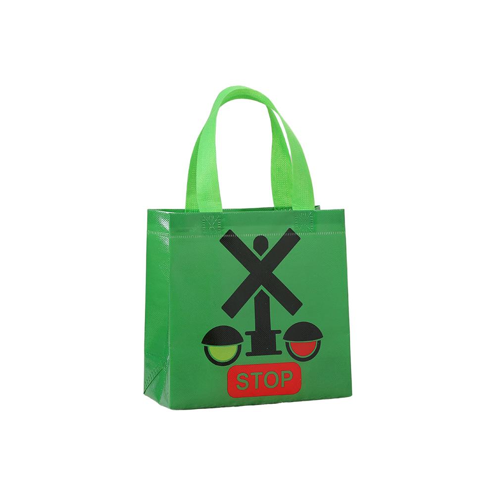 

12Pcs Cartoon Traffic Vehicle Train Theme Non-Woven Gift Packing Bag Shopping Tote Bag for Kids Birthday Baby Shower Party Decor 20x20x9cm