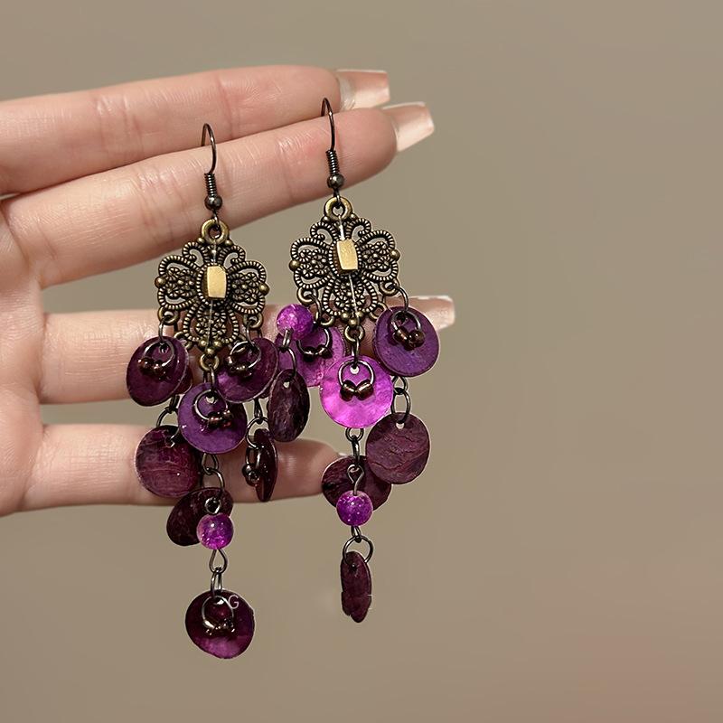 

Round shell fringed earrings retro light luxury temperament ear hooks niche versatile personality high-end earrings women