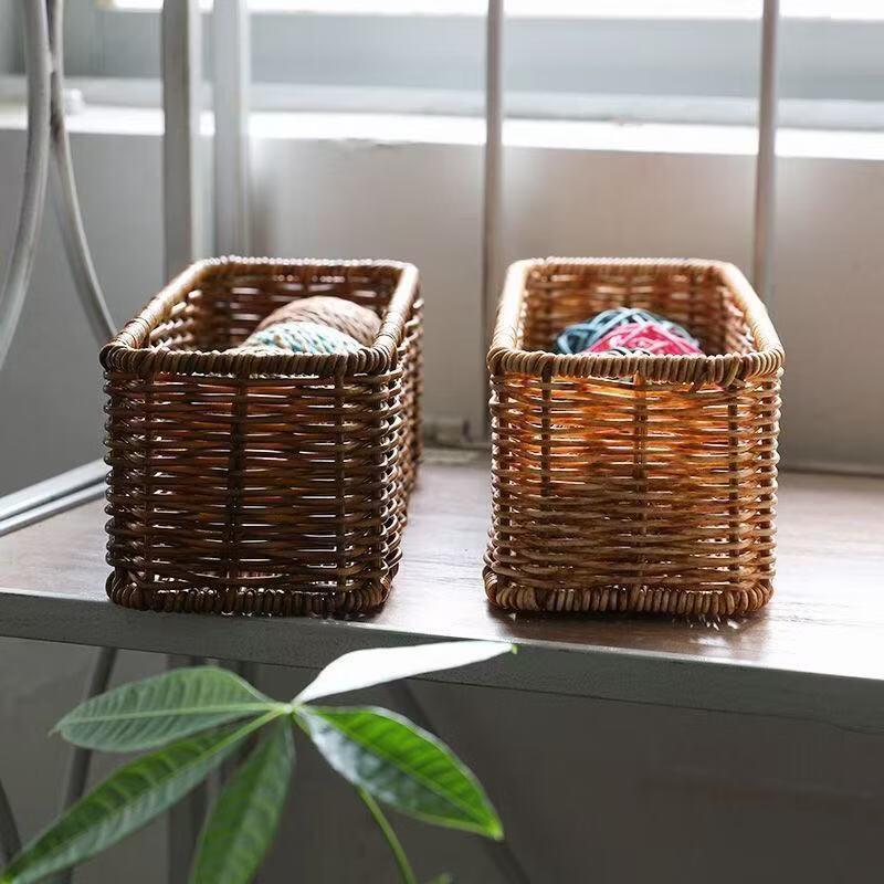Scatola portaoggetti da scrivania in rattan intrecciato
