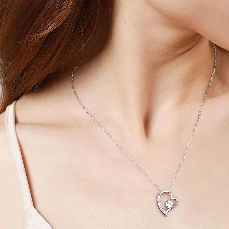 GemChic Women's Pendant Necklace Women Fashion Simple Design Sense Gift Zircon Heart Pendant Birthday Christmas Jewelry Gift