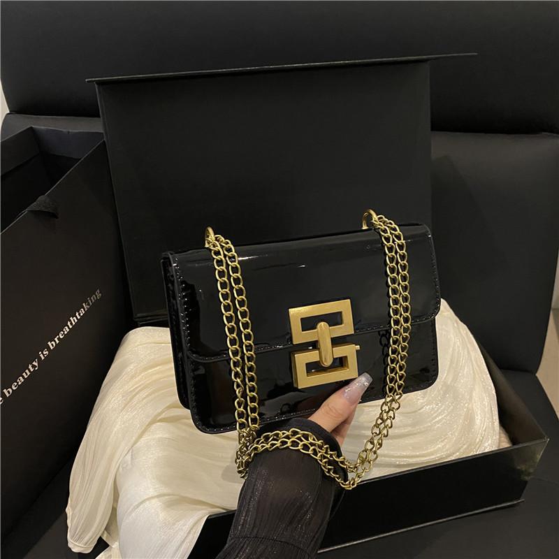 

2025 новая осенняя модная текстура на новой популярной ретро повседневной сумке кроссбоди через плечо с цепочкой-замком, маленькая квадратная сумка для женщин чёрный