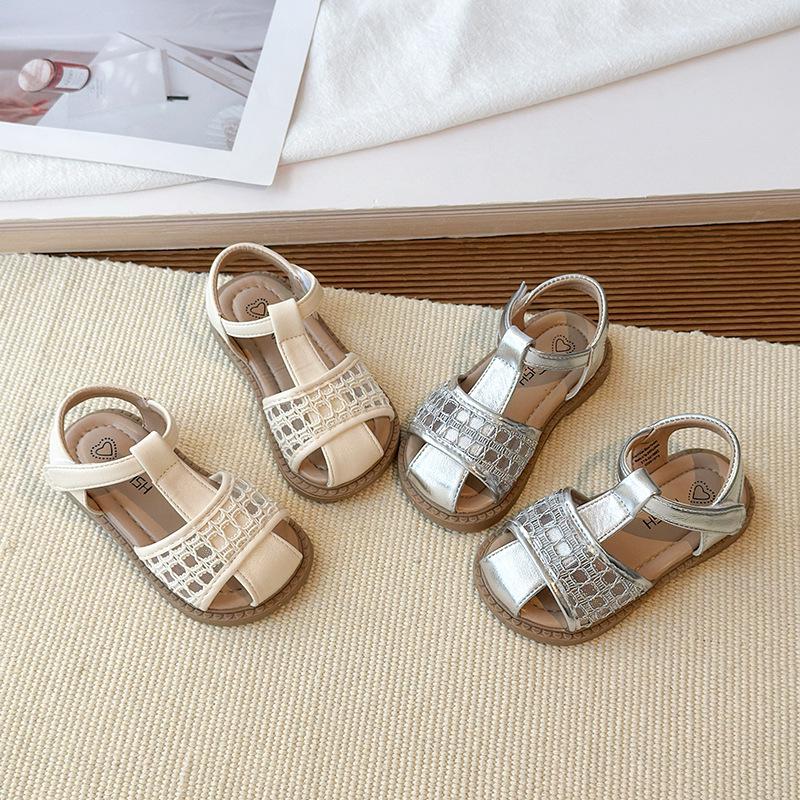Girls' 2026 Princess Beach Sandals: Soft Sole, Closed Toe, Stylish Hollow Design for Summer