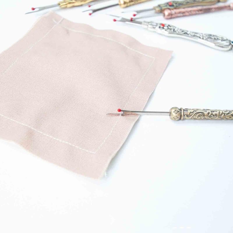 Sewing Seam Unpicker with Easy Insert Needle Threader for Removing Thread, Hand Quilting Embroidery Needlework Project