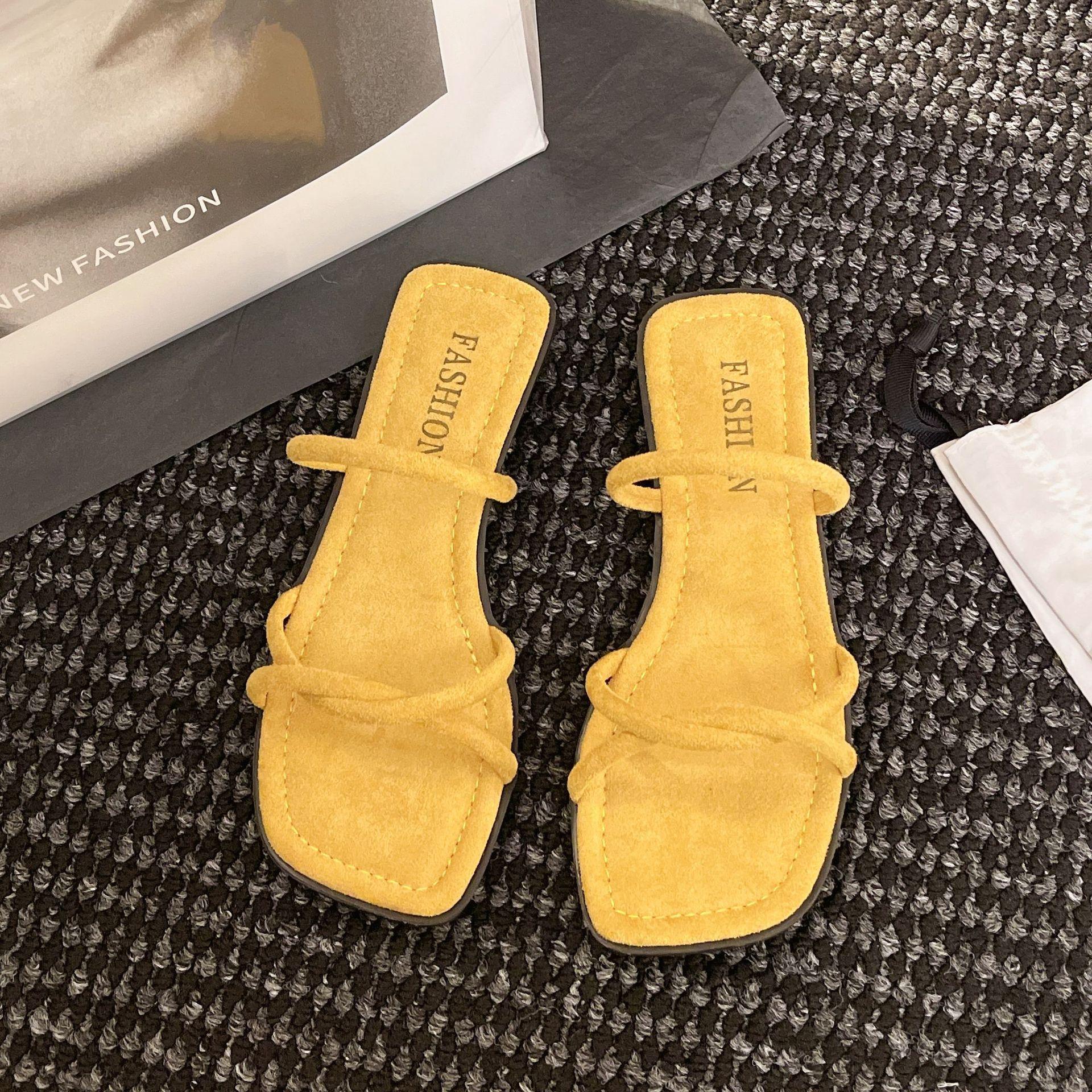 

Thick heel one-word drag women s summer outer wear 2025 new French square head simple low-heeled slippers show small cool slippers 35 жёлтый