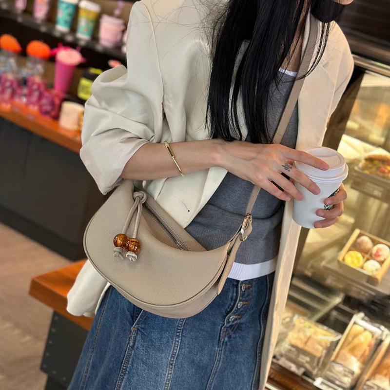 Fashionable and Versatile Dumpling Bag New Crossbody Bag Women's Bag High-end Niche Shoulder Bag