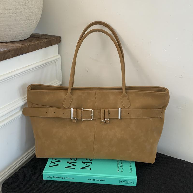 Retro high-end suede underarm shoulder bag niche design belt buckle baguette bag casual trendy cool locomotive bag