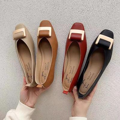 Moda Kobieta Kwadratowy Nosek Niski Obcas Metalowa Dekoracja Czerwone Mary Janes Słodkie Casual Baleriny Damskie Płaskie Eleganckie Miękkie Podeszwy Płaskie Buty