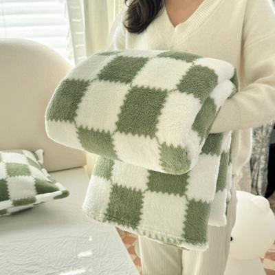 Chessboard Pattern Plush Blanket Breathable Fluffy Blanket Checkered Bed Blanket for All Season