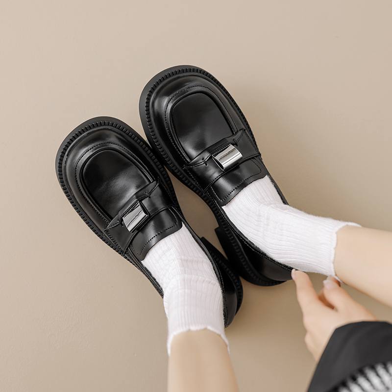 Krazing Pot Piele de vaca Varf rotund Fund gros Pantofi de primavara Brogues Inchideri metalice Platforme Femei Pompi