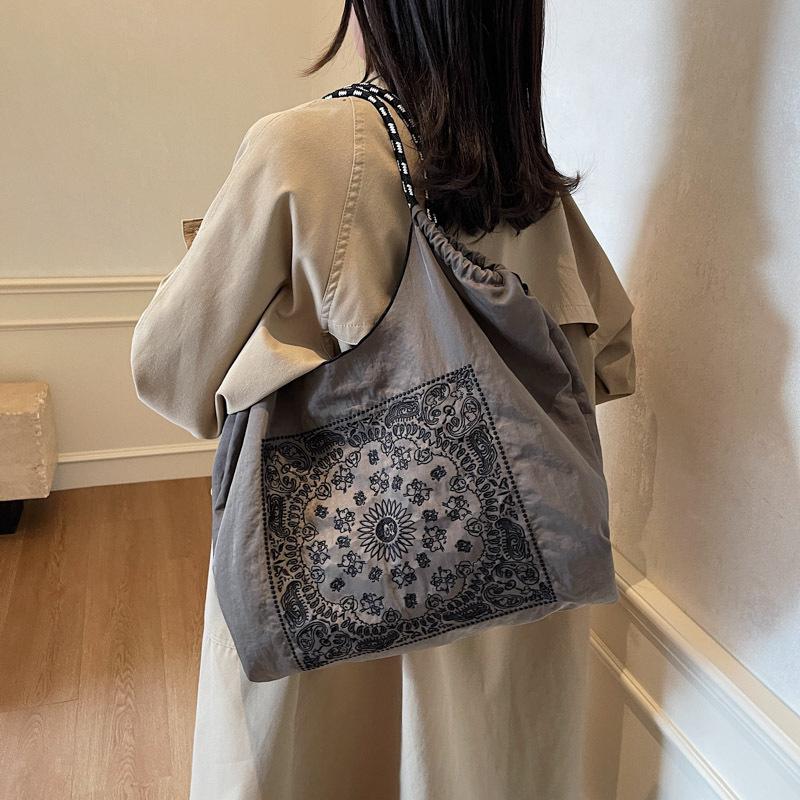 Retro fashion portable large-capacity bag women's 2025 new autumn and winter ethnic style tote bag feeling shoulder bag