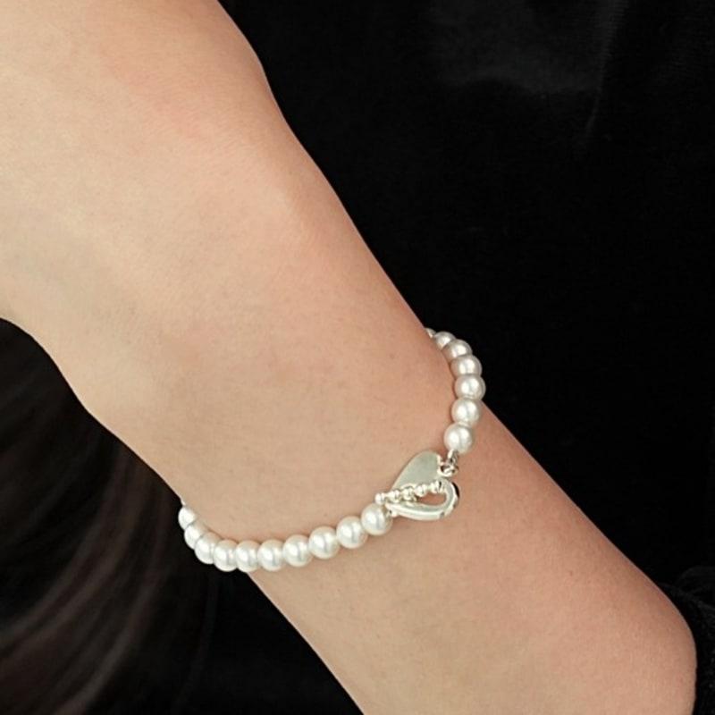 

BELLOOGGI Heart pendant pearl bracelet 17cm