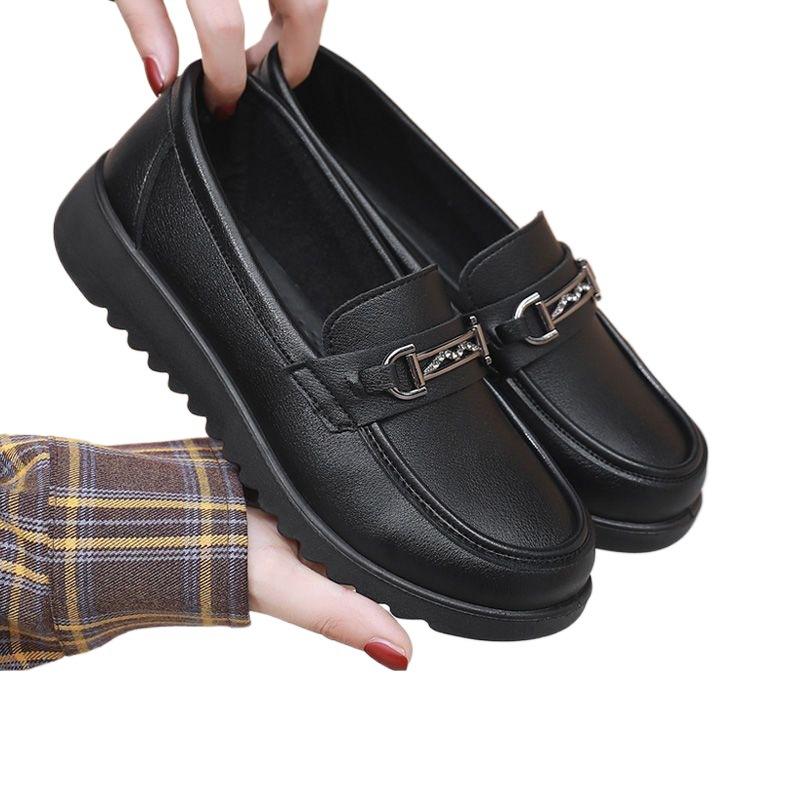 Mom shoes soft sole one pedal single shoes women's leather shoes flat non-slip kitchen work shoes casual Doudou shoes are not tired