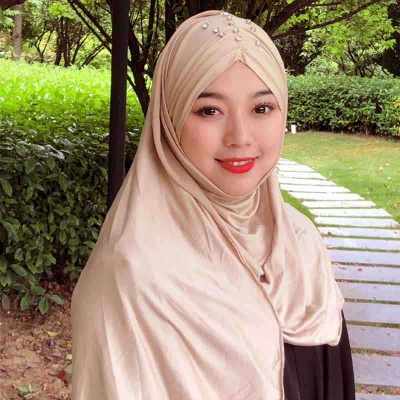 Headscarf Rhinestones Decors High Density Fabric Comfortable Head Scarf Wrap for Outdoor Wear and Fashion