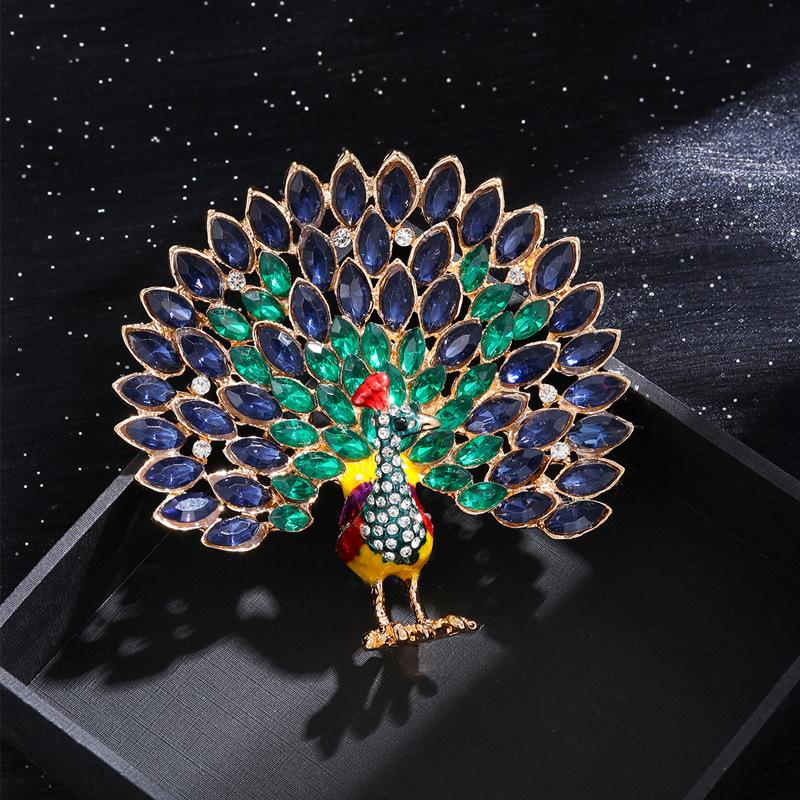 Peacock Brooch for Women, European and American Fashion, Clothing Accessories, Vintage Animal High-end Chest Flower