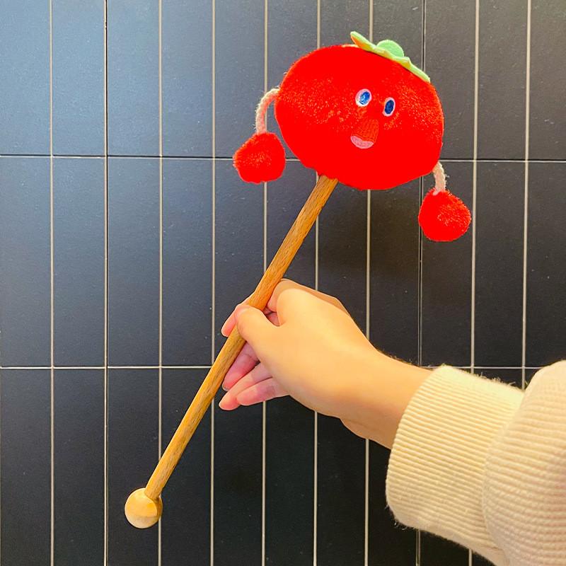 

Причудливый плюшевый брелок в виде овоща с забавным эмодзи крика для стильных аксессуаров Tomato Massager