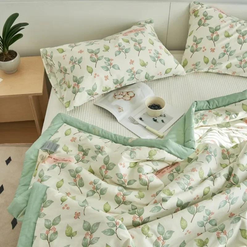 1PC Cotton Thin Quilt Lightweight Fluffy Summer Blanket Soft Breathable Summer Household Bedding Machine Washable Queen Quilt 1pc 150x200cm