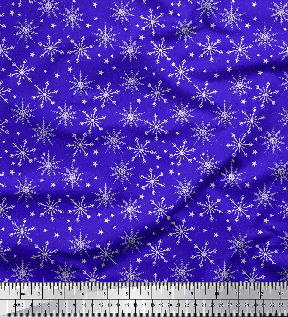 

Тканина Soimoi Black Japan Crepe Satin Snow Flakes & Star Print Тканина на метри 42 дюйма 42 Inch Wide - Poly Crepe синій