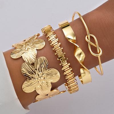 Lot de 4 Bracelets Métalliques Estampés Fleurs Lignes pour Femmes Dames Simplicité Bracelets Exagérés Ensemble Bijoux Accessoires de Vacances