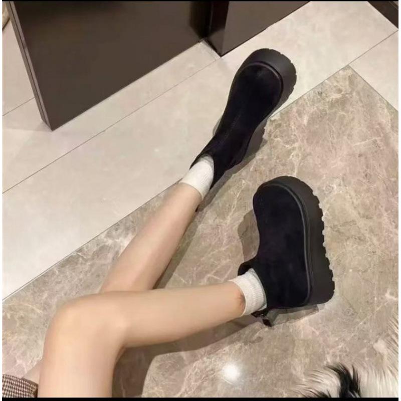 Evropské protiskluzové teplé sněhule dámské 2025 podzim a zima nové zvýšené 7CM silná podrážka módní všestranný temperament krátké boty