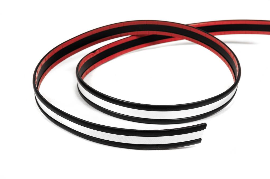 

Black molding with chrome strip per meter sal16a (1 meter, 27 mm)