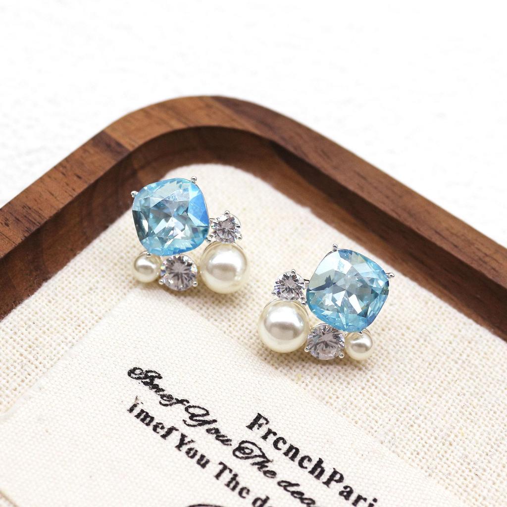 Blue Diamond Pearl Stud Earrings - Elegant, Versatile Rhinestone Accessories for Women.