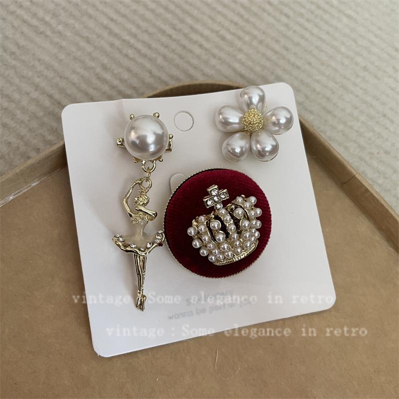 Vintage Distressed Brooch Set: Coco Style Corsage Pin Collection