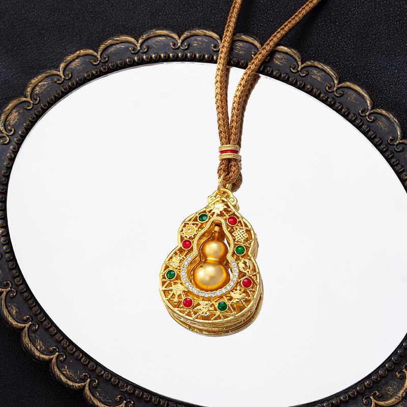Vietnamese Gold Filigree Gourd Necklace: Rotatable, Long-Lasting, Trendy Retro Pendant