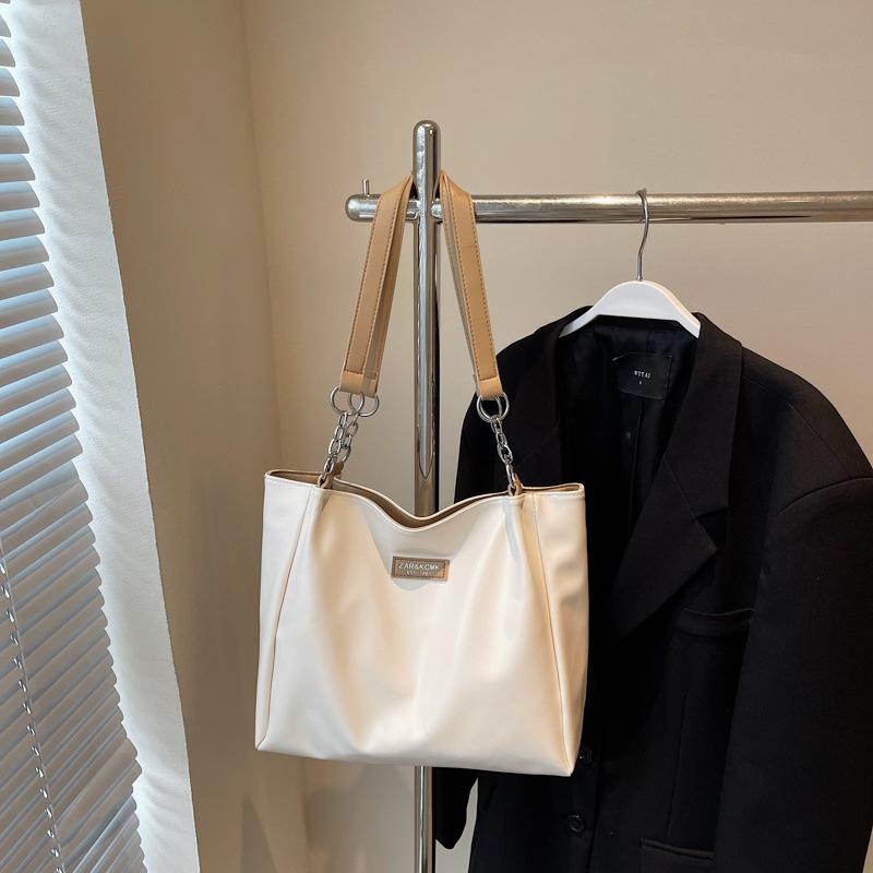 Large-capacity tote bag women's new spring and summer contrasting color shoulder underarm bag versatile class commuter bag