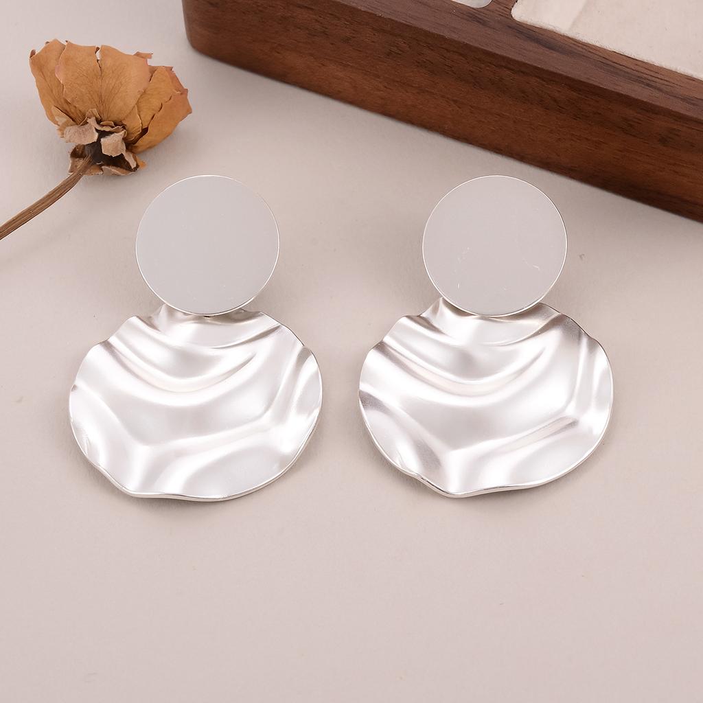 Retro metal disc hollow stud earrings geometric round European and American versatile wave stripe fashion ins exaggerated earrings