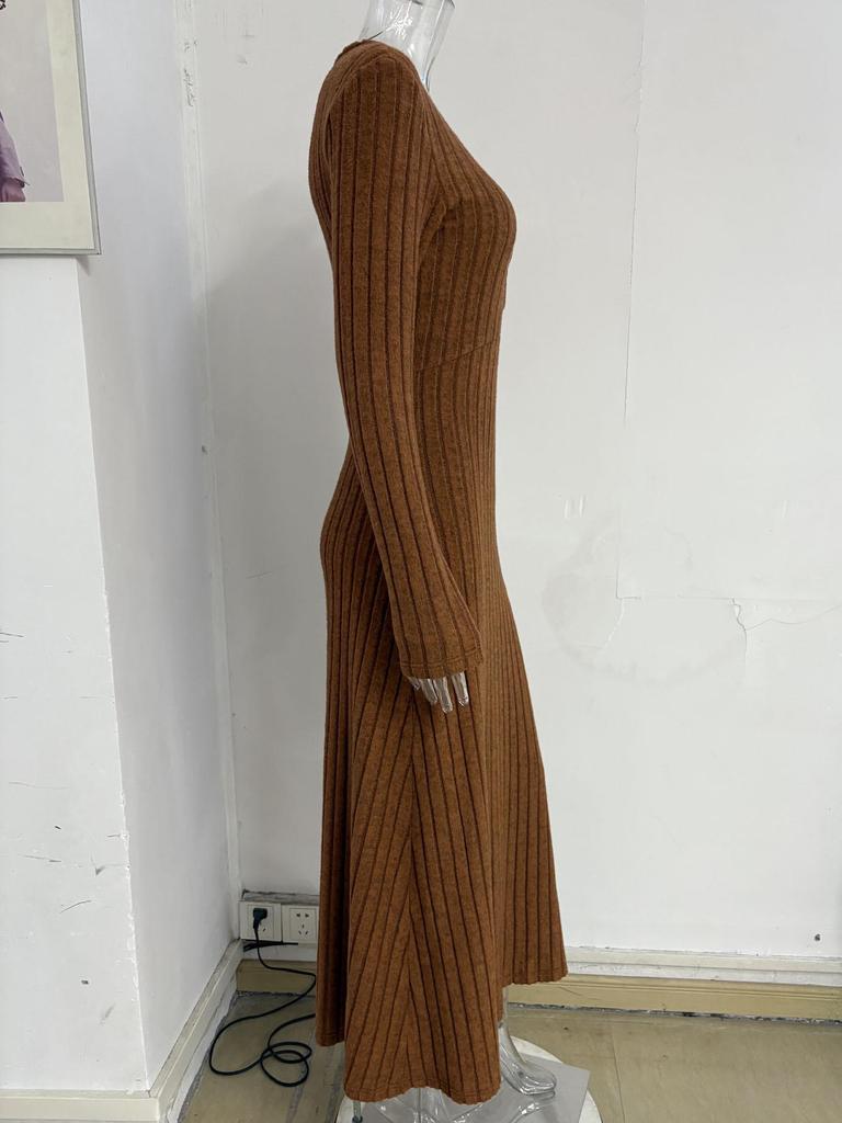 Independent Style European & American Solid Color Ribbed V-Neck Single-Breasted Long Dress for Women - Autumn/Winter Collection