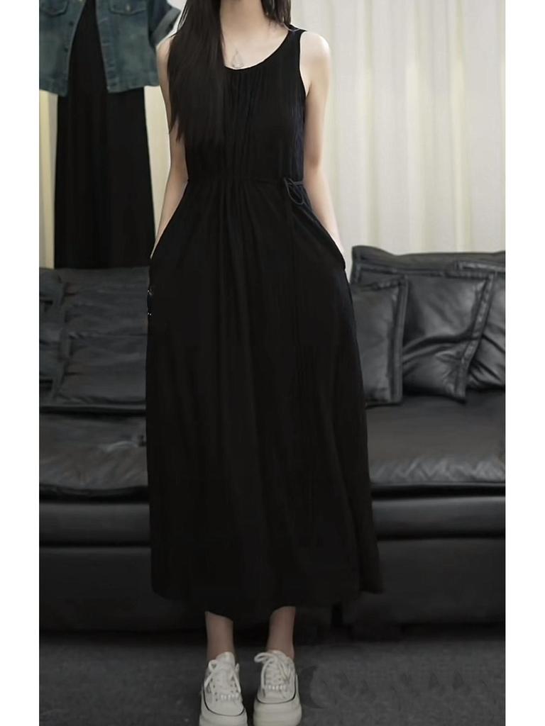 Elegant 2026 French Summer Pleated Tank Dress for Women - Casual, High-End Long Vacation Wear