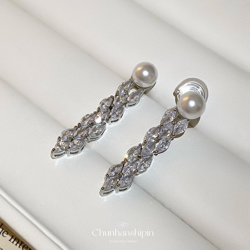 

Retro temperament pearl earrings, fringed earrings, high-end sense micro-inlaid zircon stud earrings, mosquito coil disc, no ear piercings, women