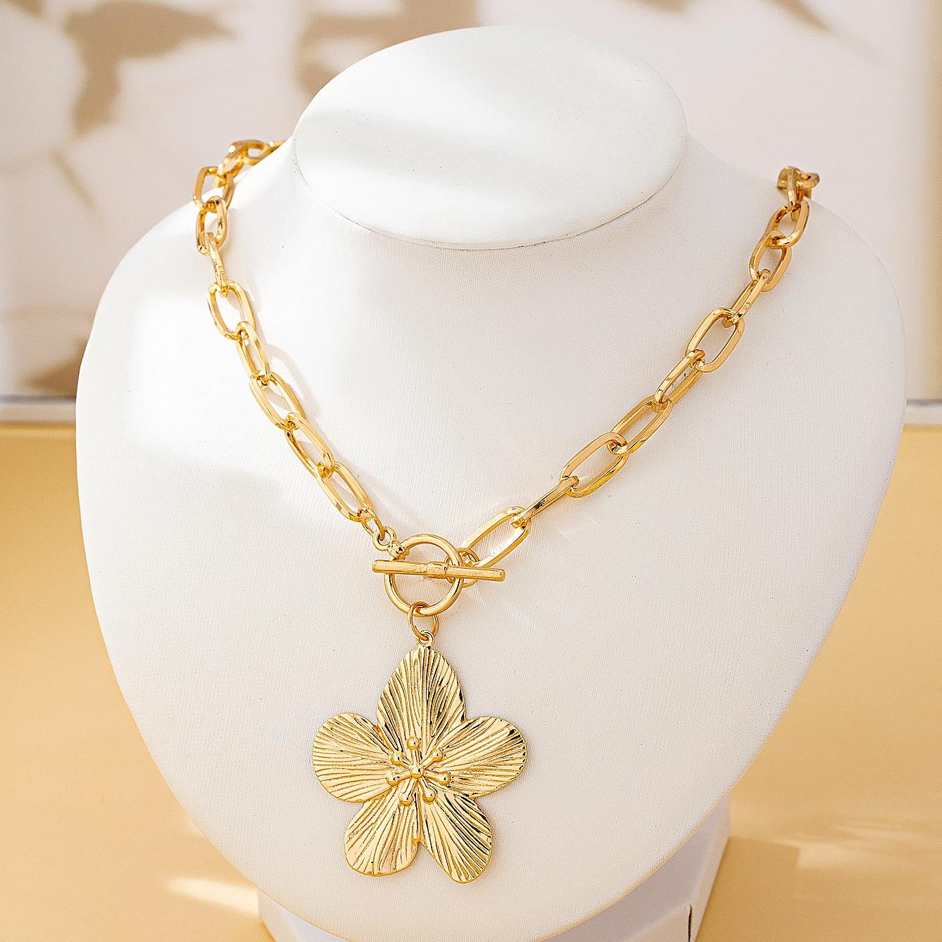A Fashionable Women s Pendant Necklace, Vintage Simple Wisteria Flower Necklace, Elegant and Versatile Flower Pendant Necklace, No Box