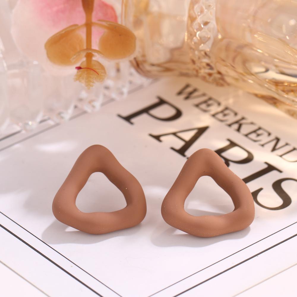 2024 Proste i kreatywne kolczyki akrylowe w kolorze cukierkowym w kształcie trójkąta Kobieca osobowość Geometryczne przesadzone kolczyki dla dziewczynek