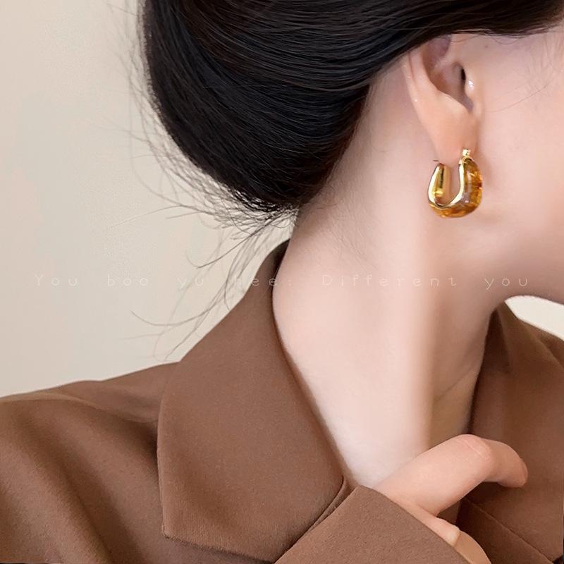 Amber-Colored French-Inspired Minimalist Retro Stud Earrings