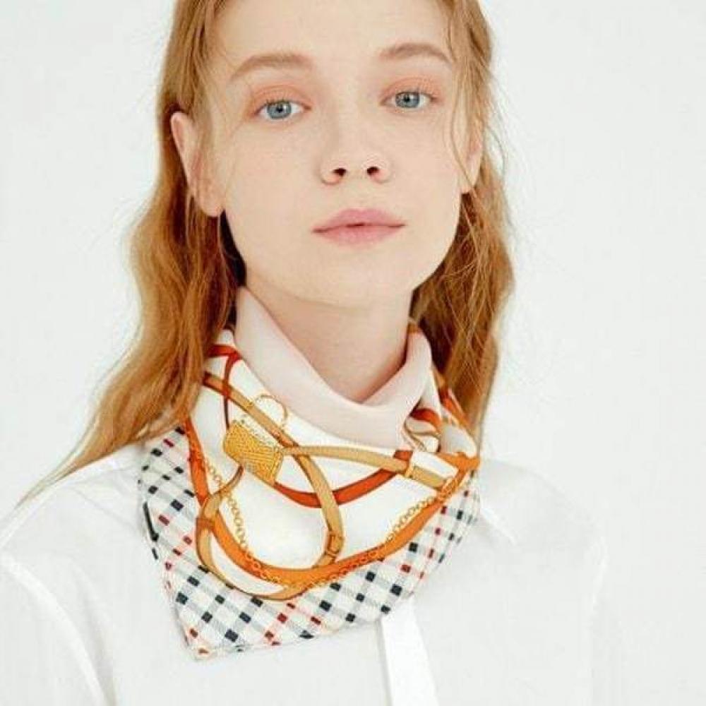 Daks Square Silk Scarf Beige Chain Pattern Dcsc6e144i2 Single option