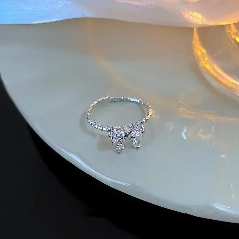 Bagues Romantiques Adorables avec Nœud Blanc pour Femmes Filles Bague de Bijouterie Exquise avec Zircon Nœud Papillon Brillant pour Fête Rendez-vous Amoureux Cadeaux