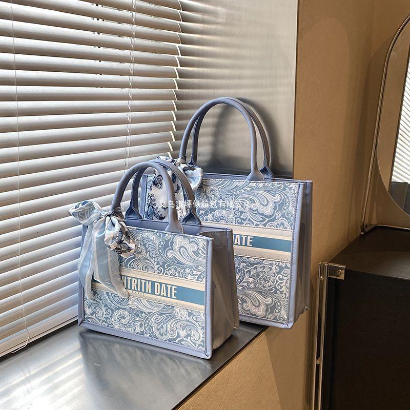 2025 Neue Damen Exquisite Dreidimensionale Tragetasche mit Hartem Boden - Unterarm-Schultertasche, Perfekt für die Uni oder zum Pendeln