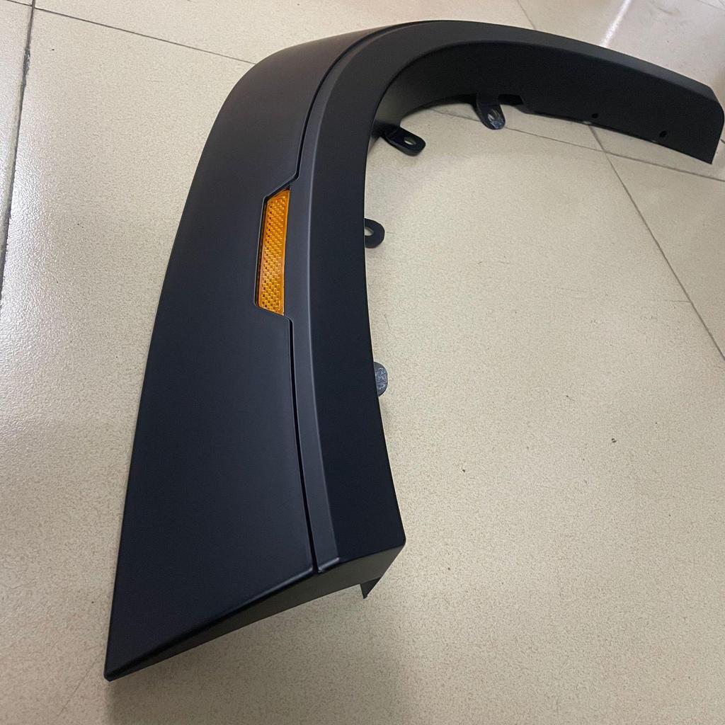 Mitsubishi L200 TRITON 2015-2019 Widened Wheel Arches with Reflector