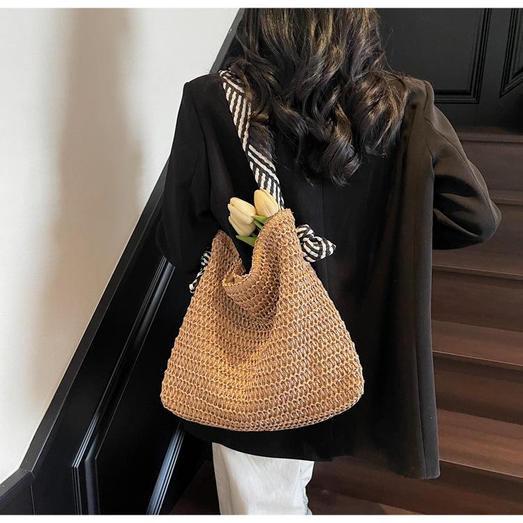 Boho Chic Large Woven Straw Tote Bag for Women Commuter Handbag Shoulder Bag, Perfect for Spring Outings, Beach Tote Bag