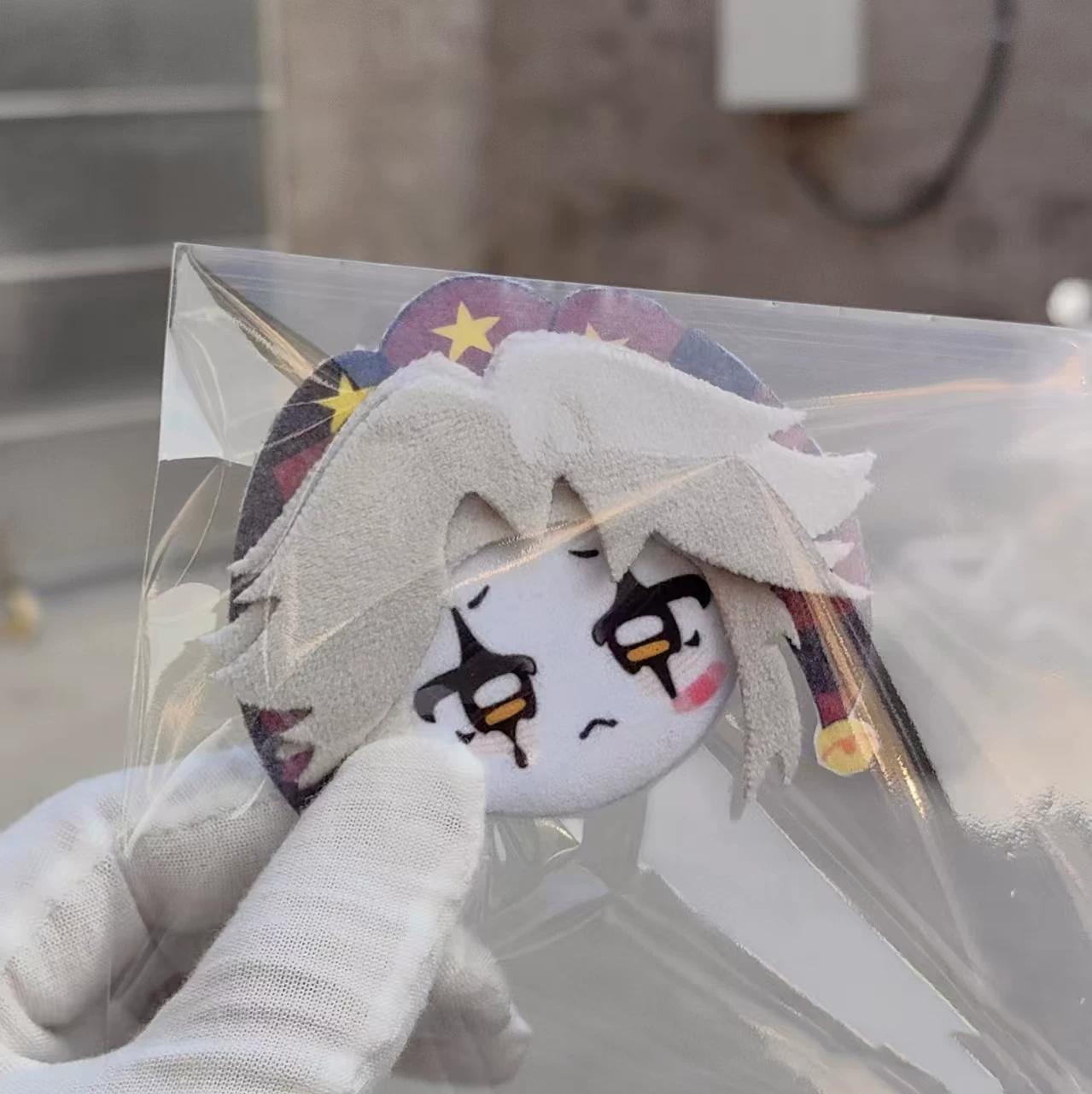 Neuer Pierrot Zirkus Freak Plüsch Abzeichen Niedlicher 3D Handgemachter Anhänger Anime Zubehör Rucksack Dekoration Anhänger Schlüsselanhänger Neujahrsgeschenke gray