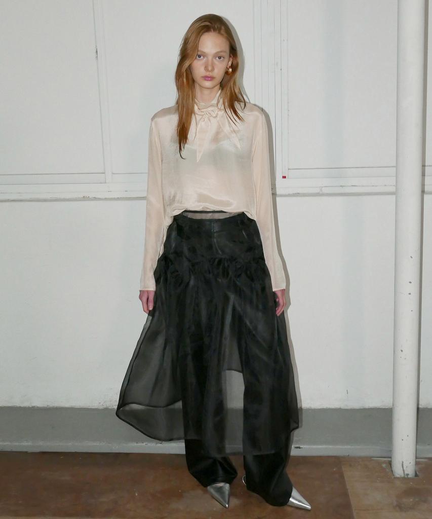 Obeodyupeulleeo Sheer Layered Long Skirt_Black