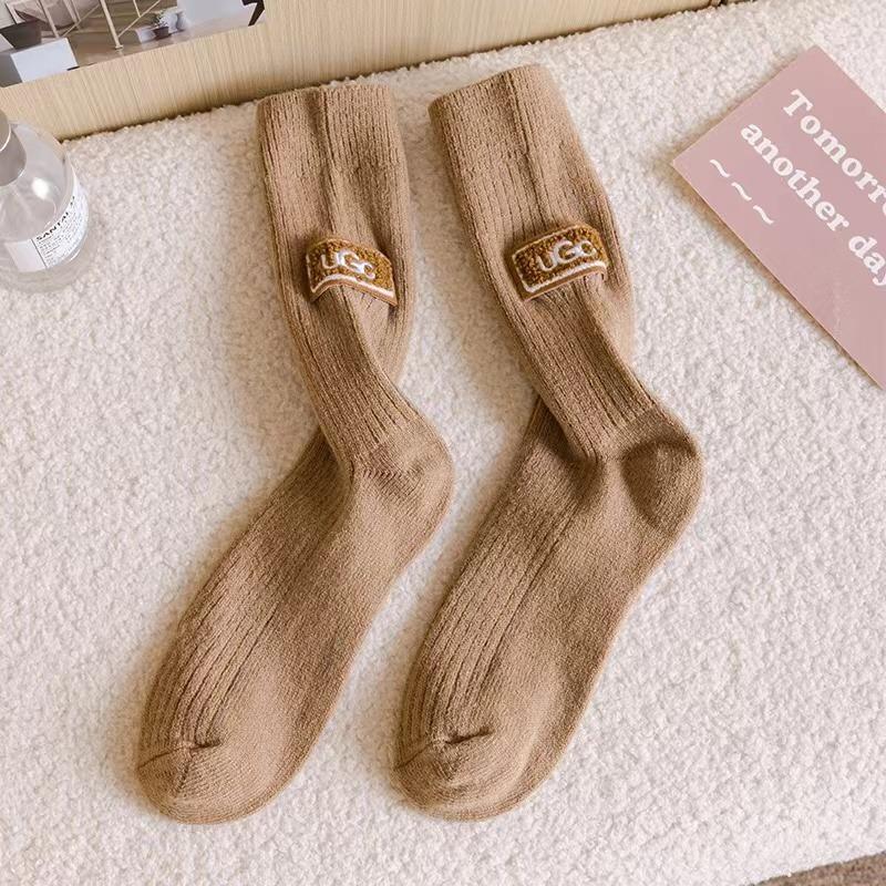 

Роскошные женские носки, дизайнерские брендовые шерстяные кашемировые однотонные толстые ворсовые носки с вышитым логотипом, повседневные носки для зимних сапог до середины голени one size света кофе