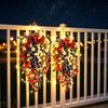 Patriotisk Hængende Kurv, Røde Hvide Blå Kunstige Blomster til Amerikas 250-års Jubilæum, UV-bestandig mod Fading til Udendørs Indendørs Dekoration